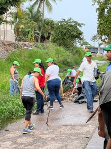 Rio Camarones Clean Up