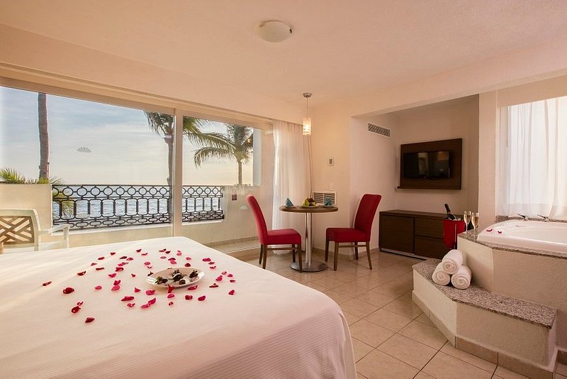 Comfort and Style at Crown Paradise Club Puerto Vallarta